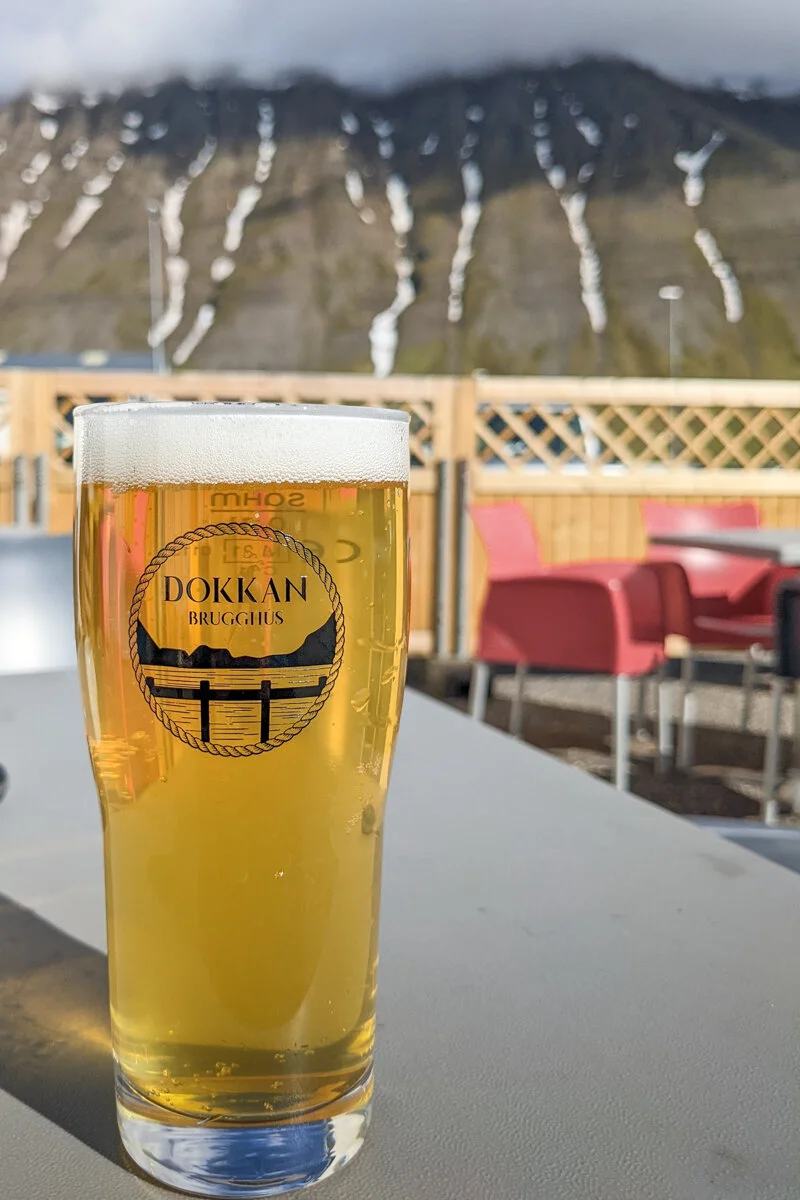 verre de bière blonde avec logo Dörkano