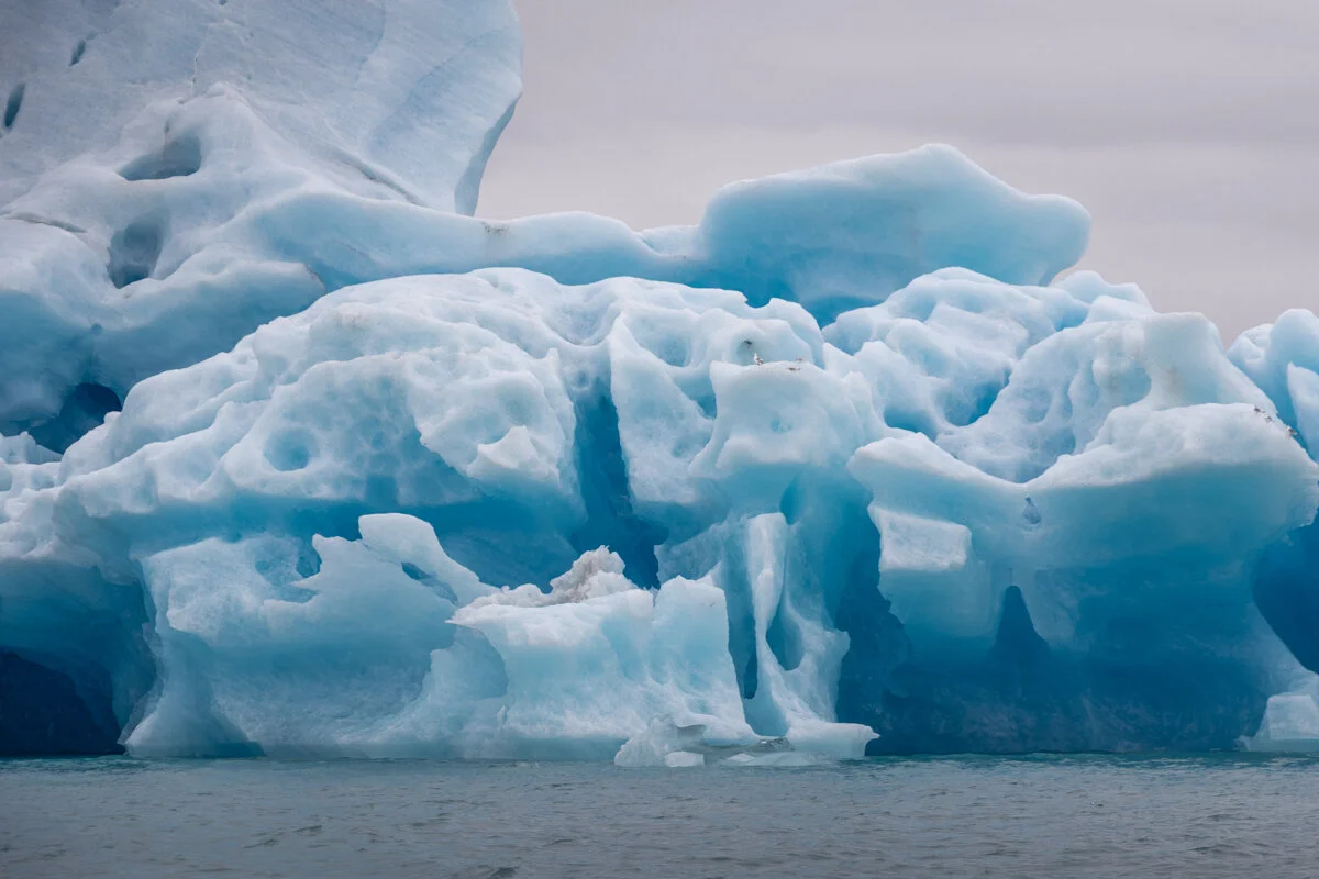 iceberg bleu flottant