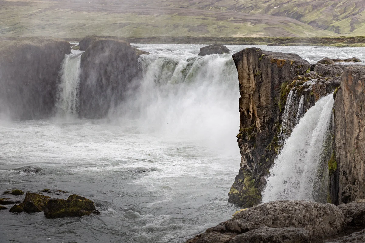 chute d'eau puissante à Godafoss