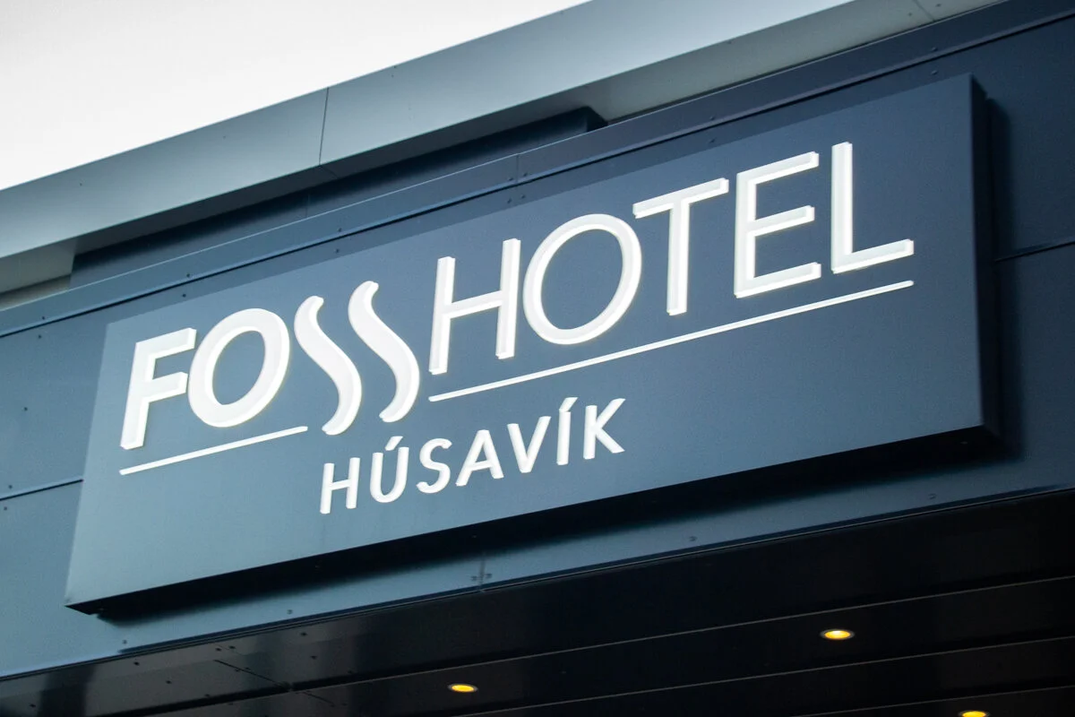 enseigne du Foss Hotel à Husavík
