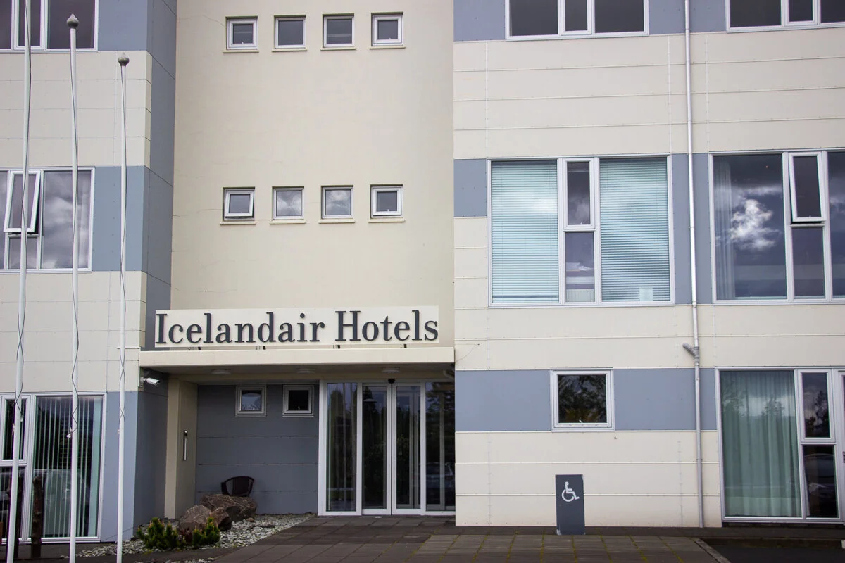 façade d'un hôtel Icelandair avec son entrée principale